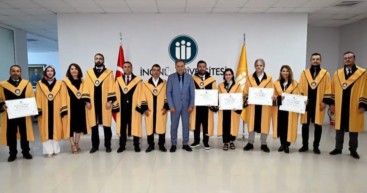 İnönü Üniversitesi öğretim üyeleri törenle cübbelerini giydiler