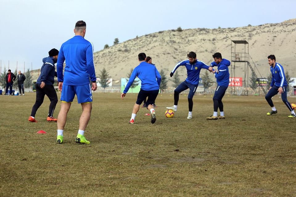 E.Yeni Malatyaspor’da 10 futbolcunun sakatlanması antrenman sahasını kapattırdı
