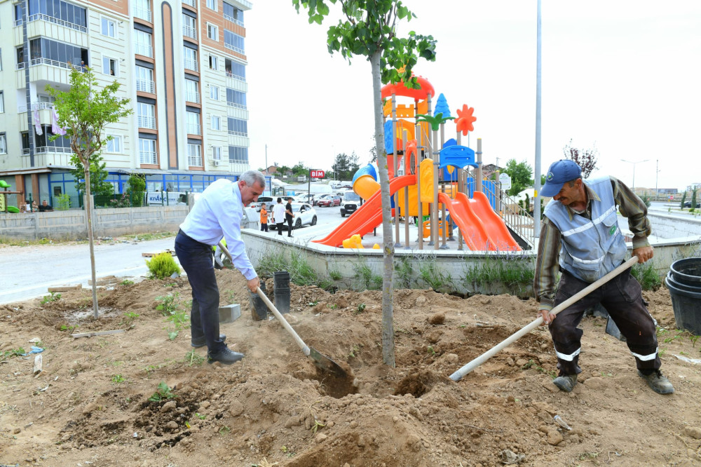 Çınar Yavuz Selim Mahallesinde Yapımı Süren Yeni Park Alanını İnceledi