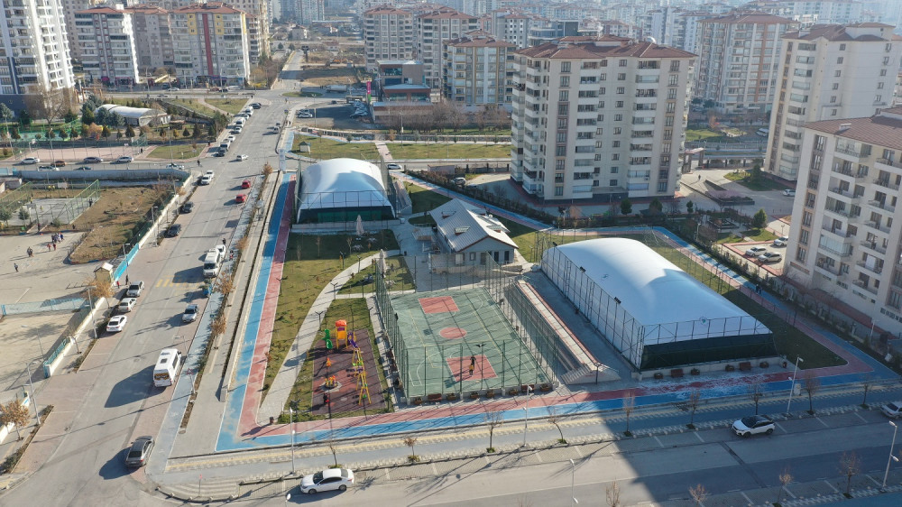 Yeşilyurt Belediyesi Malatya’da İlk Kez Balon Kort Kaplama Tenis Alanı Kurdu