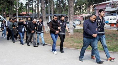 Hatay'dan Adana'ya minibüslerle kredi çektirmeye getirdiler
