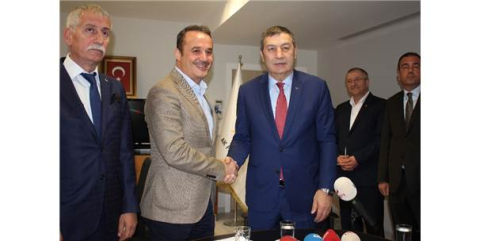 İzmir'de MHP'den AK Parti'ye ziyaret