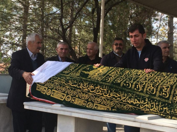 Trafik kazasında ölen polis eşi defin edildi