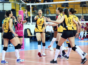 VakıfBank dörtlü finaller için son virajda