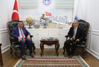 “Başkanımız 40 Yıllık Belediyelerin Yaptığı İşleri 3 Yılda Tamamladı"