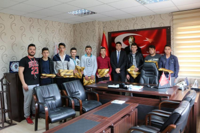 Kaymakam Temurci, şampiyonları ödüllendirildi