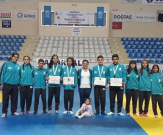 Salihlili judocular Çanakkale’den derecelerle döndü