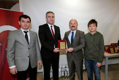 Vali Varol’dan projeci okullara plaket