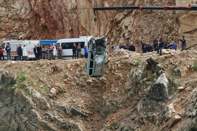  Gölete uçan otomobildeki baba ve çocukların cesedine ulaşıldı 