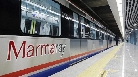 Marmaray Sirkeci İstasyonunda bir kişi raylara düştü