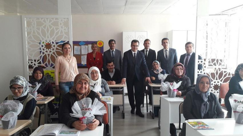 Kaymakam Güldoğan’dan okuma yazma kursuna ziyaret