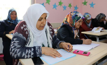 İranlılardan okuma yazma seferberliğine destek