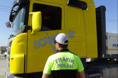 Afyonkarahisar polisinden kamyon, tır ve motosikletlere uygulama