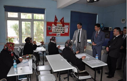 Tekirdağ protokolü, okuma yazma öğrenen kursiyerle bir araya geldi