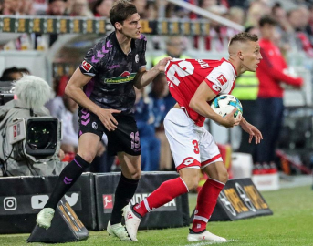 VAR uyardı, hakem futbolcuları soyunma odasından çıkardı