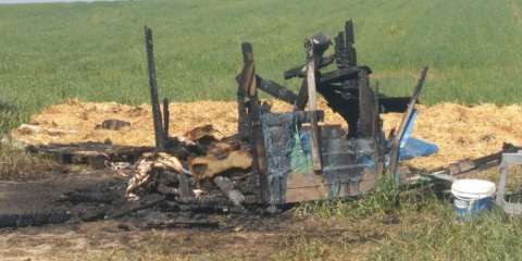 Hayvan çiftliğinde yanarak can verdi