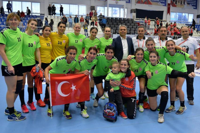 Hentbolda Ümit Uysal kuralları tuttu