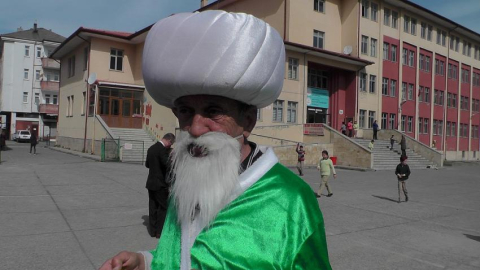 Öğrenciler kumbaralarını kitaplar için açtı