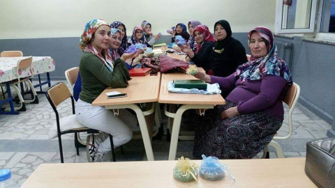 55 yaşında Kur'an-ı Kerim'i okumayı öğreniyor