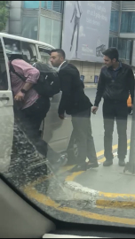 Atatürk Havalimanı’nda UBER sürücüsüne saldırı kamerada