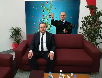 Büyükşehir belediyesinden istifa edip MHP'den aday oldu