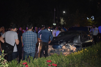 Ters yöne giren araç üç araca birden çarptı: 3 yaralı
