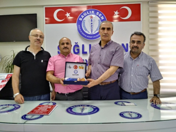 Rekor şiirin sahibine plaket
