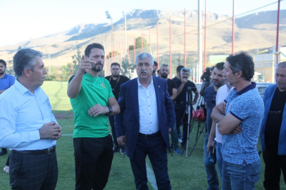 Başkan Polat, Evkur Yeni Malatyaspor’un idmanını ziyaret etti
