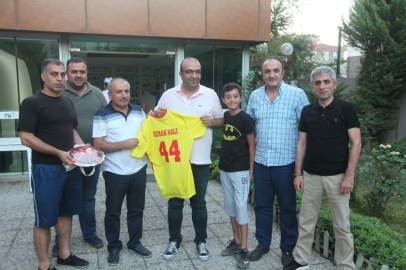 TSYD’den işadamı Kalı’ya forma
