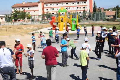 Bir gelenek ve binlerce gülen çocuk

