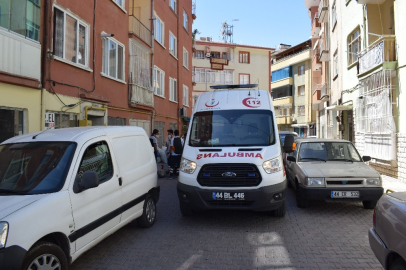 Emekli öğretmen evinde ölü bulundu
