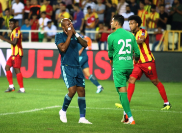 Spor Toto Süper Lig: Evkur Yeni Malatyaspor: 0 - Fenerbahçe: 0 (İlk yarı)
