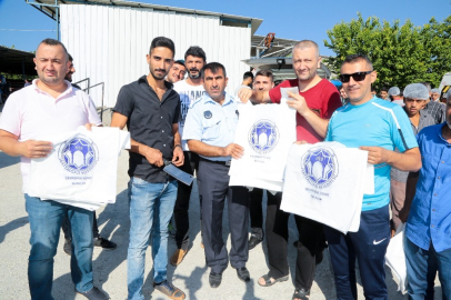 Battalgazi Belediyesi, kasap önlüğü ve et poşeti dağıttı
