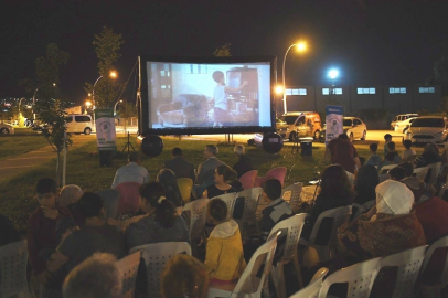 Yeşilyurt Belediyesinin ‘Açık hava sinema günleri’ yoğun ilgi gördü
