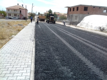 Yazıhan’da asfalt çalışması
