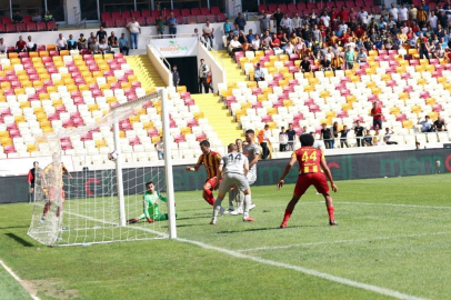 Danijel Aleksic atıyor Evkur Yeni Malatyaspor kazanıyor
