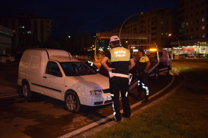 Hafif ticari araç takla attı: 1 yaralı
