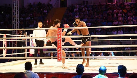 Şampiyon kickboksçular Malatya’da ringe çıktı

