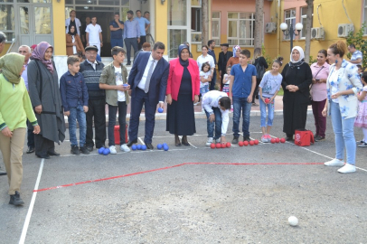 Huzurevi sakinleri ve çocukların bocce keyfi

