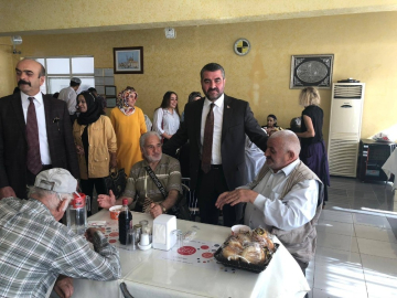 MHP’li Avşar, huzurevi sakinleri ile bir araya geldi
