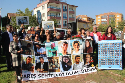 10 Ekim 2015 tarihinde Ankara’da hayatın kaybedenler anıldı
