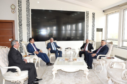 Bakan Yardımcısı Metin’den Büyükşehir Belediyesine ziyaret

