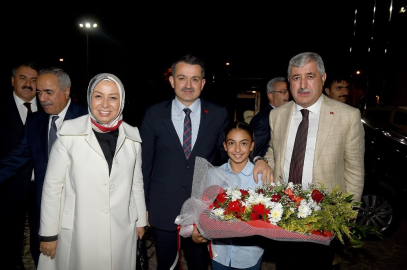 Bakan Pakdemirli, Büyükşehir Belediyesini ziyaret etti
