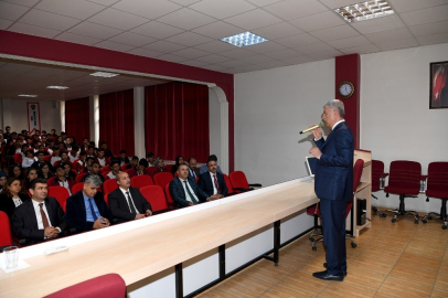 Başkan Polat öğrencilerle bir araya geldi
