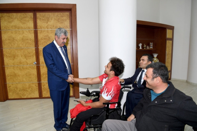 Polat başarılı sporcuyu ağırladı
