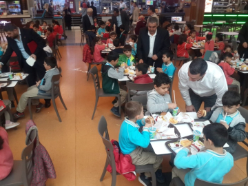 Çöşnüklüler 120 minik öğrenciyi giydirdi
