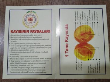 Galatasaray maçını takip eden gazetecilere ve protokole kayısı ikramı
