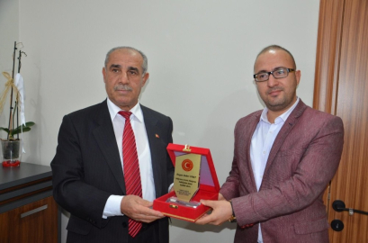 Şehit derneğinden Unat’a teşekkür plaketi
