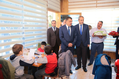 Başkan Gürkan, öğrencilerle kütüphanede buluştu
