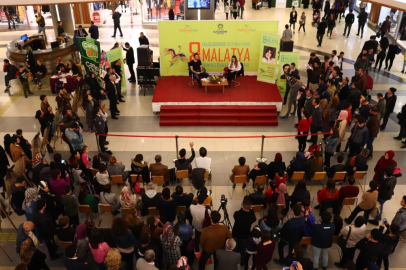 Oyuncu İpek Tuzcuoğlu ‘Minder Söyleşileri’nin konuğu oldu
